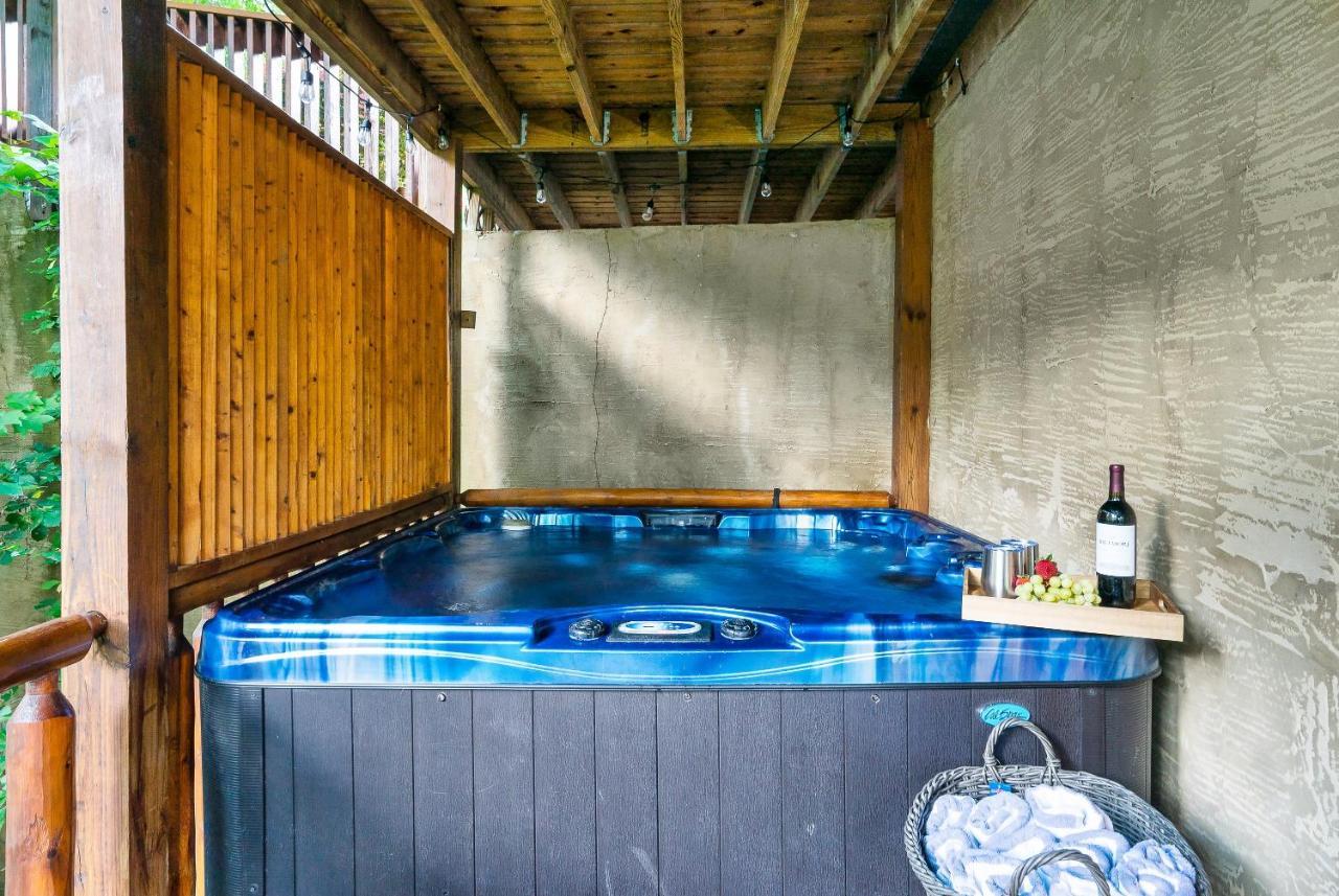 Summer Sale! Pool, Sauna, View, Hottub, Game Sevierville Exteriör bild